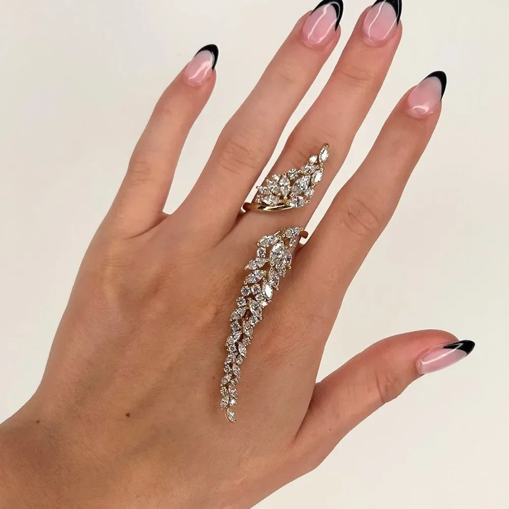 Роскошные открытые кольца для женщин, обручальные элегантные кольца со стразами, ювелирные изделия, белый кристалл, регулируемый подарок для выпускного вечера, свадьбы, листьев
Роскошные открытые кольца для женщин, обручальные элегантные кольца со стразами, ювелирные изделия, белый кристалл, регулируемый подарок для выпускного вечера, свадьбы, листьев