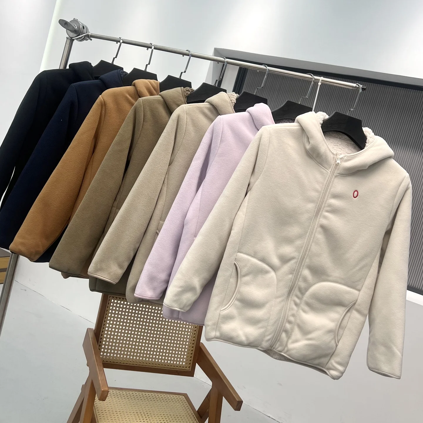 Thiened Double-sided Fce Lamb Velvet Hooded Jaet Couple Sle Winter New Arrival Warm Comfortable Stand Fit Zipper ...
Thiened Double-sided Fce Lamb Velvet Hooded Jaet Couple Sle Winter New Arrival Warm Comfortable Stand Fit Zipper ...