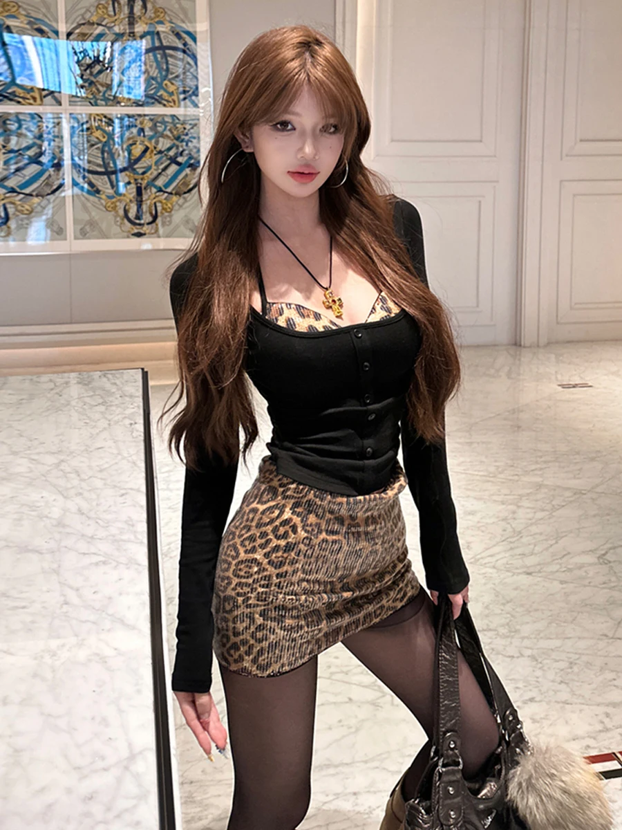Sexy Leopard Print Knitted T-Shirt Top with Necklace Strap Night Club Bright Sequins Half Skirt Three Piece Set for Young Women
Sexy Leopard Print Knitted T-Shirt Top with Necklace Strap Night Club Bright Sequins Half Skirt Three Piece Set for Young Women