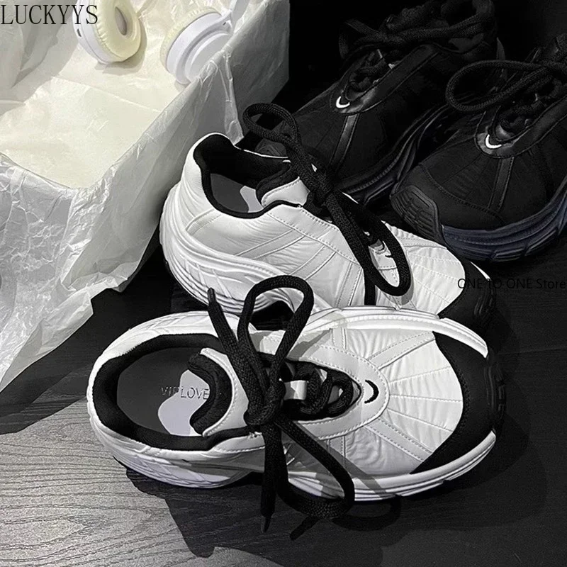 2025 Designer Luxury Sport Shoes for Women Trend Fashion Lace Up Running Casual Sneakers Breathable Tennis Female Flat Trainers
2025 Designer Luxury Sport Shoes for Women Trend Fashion Lace Up Running Casual Sneakers Breathable Tennis Female Flat Trainers