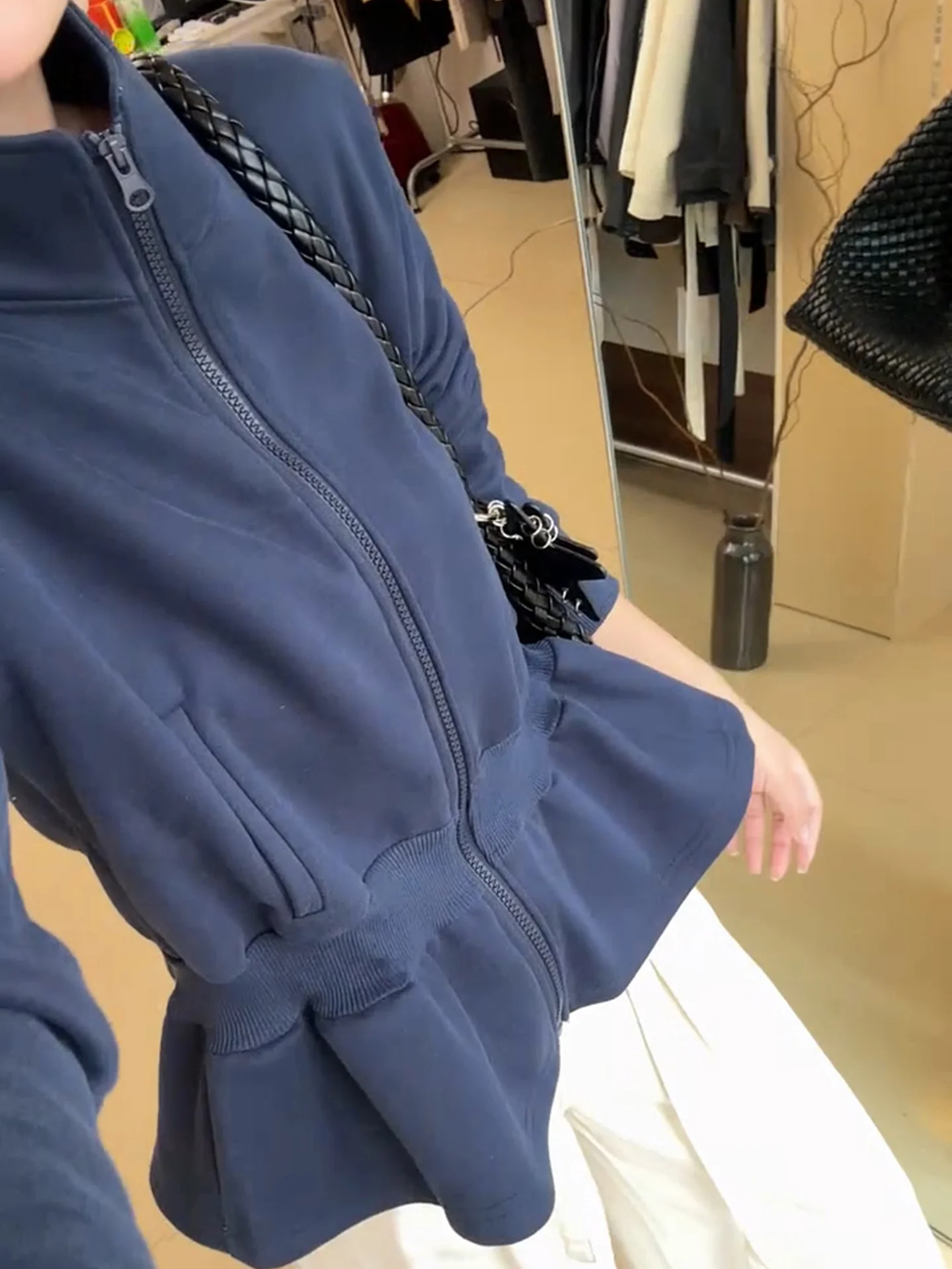 Модная женская зимняя толстовка с длинным рукавом и застежкой на молнии, укороченная, свободного кроя, в корейском стиле, для повседневной носки, новинка
Модная женская зимняя толстовка с длинным рукавом и застежкой на молнии, укороченная, свободного кроя, в корейском стиле, для повседневной носки, новинка