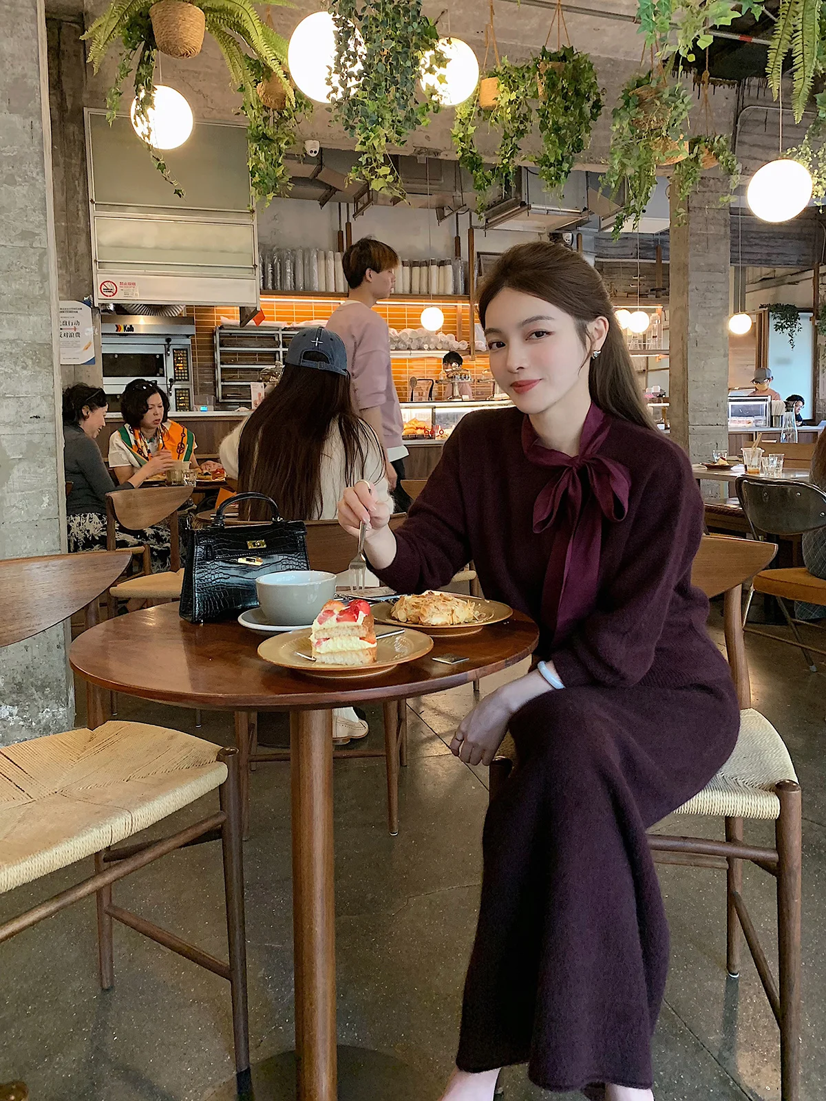 Комплект из свитера и юбки Only Nee e Is Beautiful: белый шерстяной свитер с узлами и облегающая юбка для женщин, осенне-зимний, для повседневной носки
Комплект из свитера и юбки Only Nee e Is Beautiful: белый шерстяной свитер с узлами и облегающая юбка для женщин, осенне-зимний, для повседневной носки