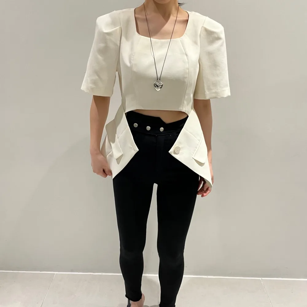 Slimming Short Sleeve Suit Jacket Women's Bubble Sleeve Shirt with Pocket Design Casual Chic Style Chinese Manufacturer
Slimming Short Sleeve Suit Jacket Women's Bubble Sleeve Shirt with Pocket Design Casual Chic Style Chinese Manufacturer