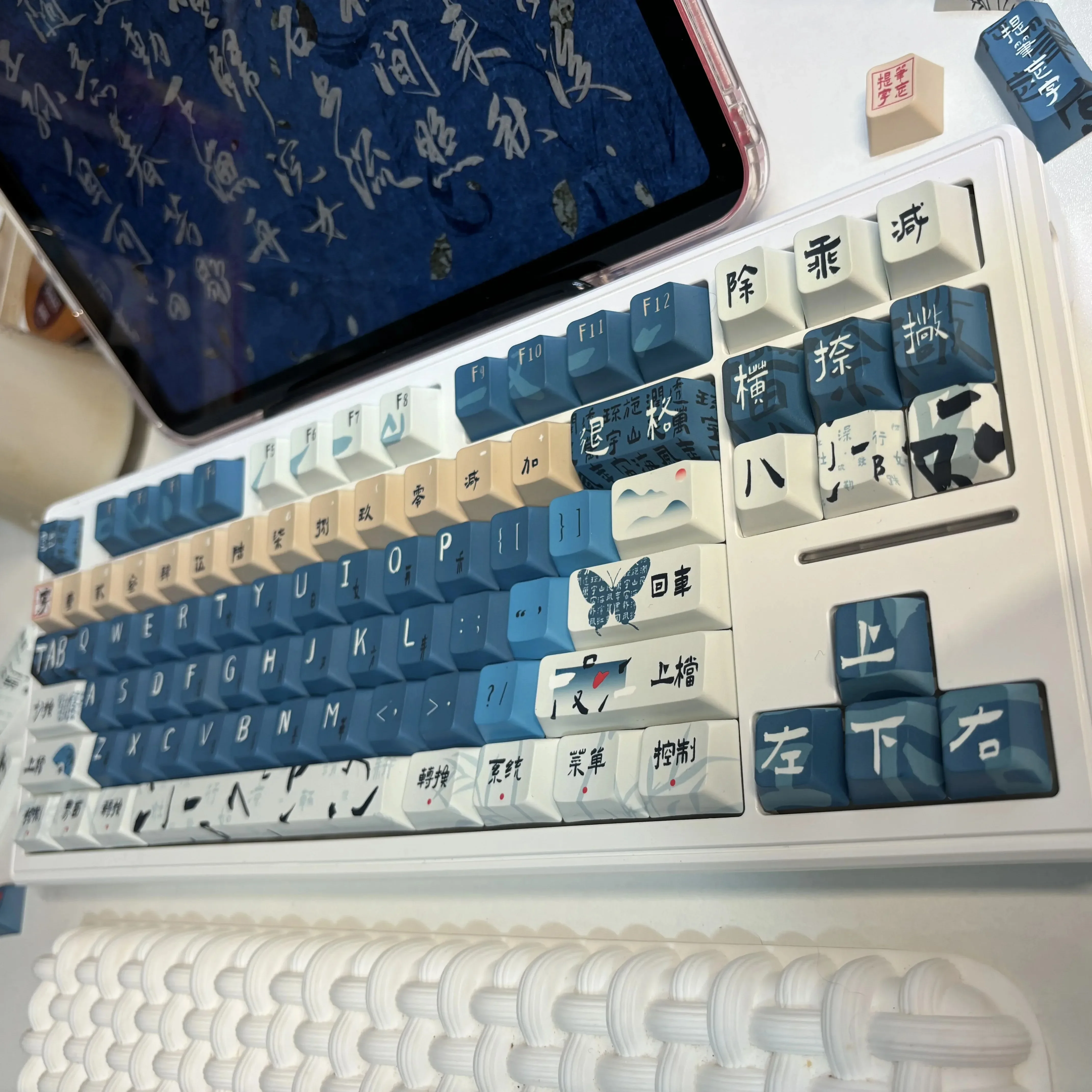 The moon gradually rises, picks up pen and forgets the words Guofeng keycap,original height is sublimated on five sides
The moon gradually rises, picks up pen and forgets the words Guofeng keycap,original height is sublimated on five sides
