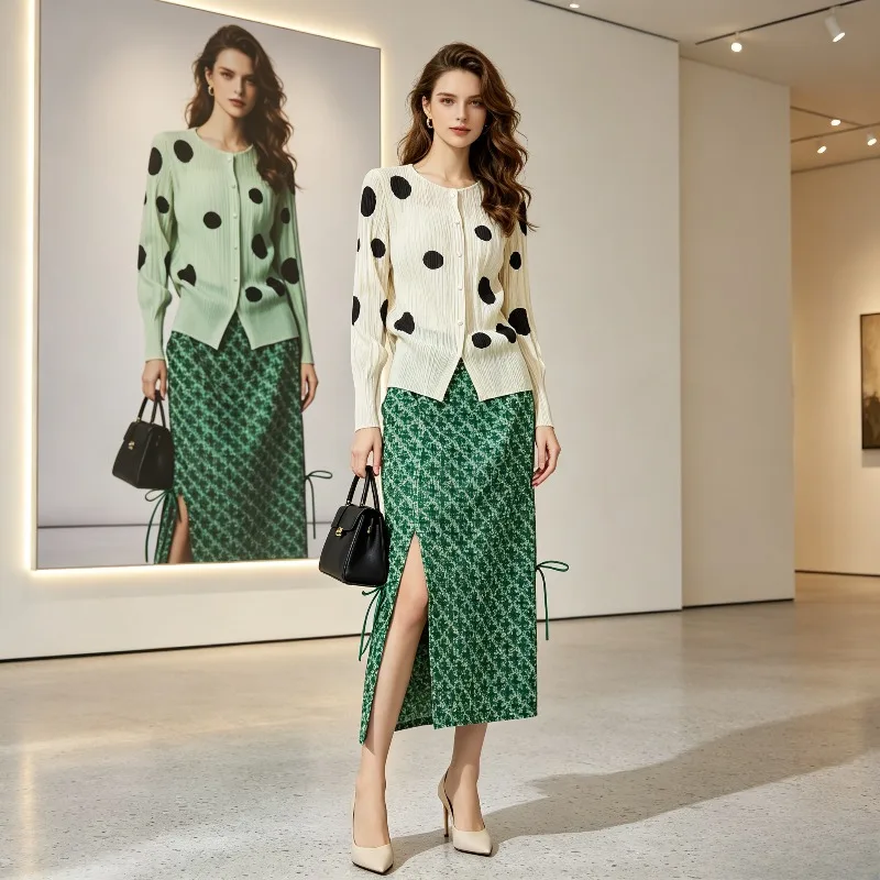 Miyake Pleated 2026 Large Polka Dot Cardigan for Women, Summer Pearl Button Round Neck Long Sleeve Loose Air Conditioning Shirt
Miyake Pleated 2026 Large Polka Dot Cardigan for Women, Summer Pearl Button Round Neck Long Sleeve Loose Air Conditioning Shirt