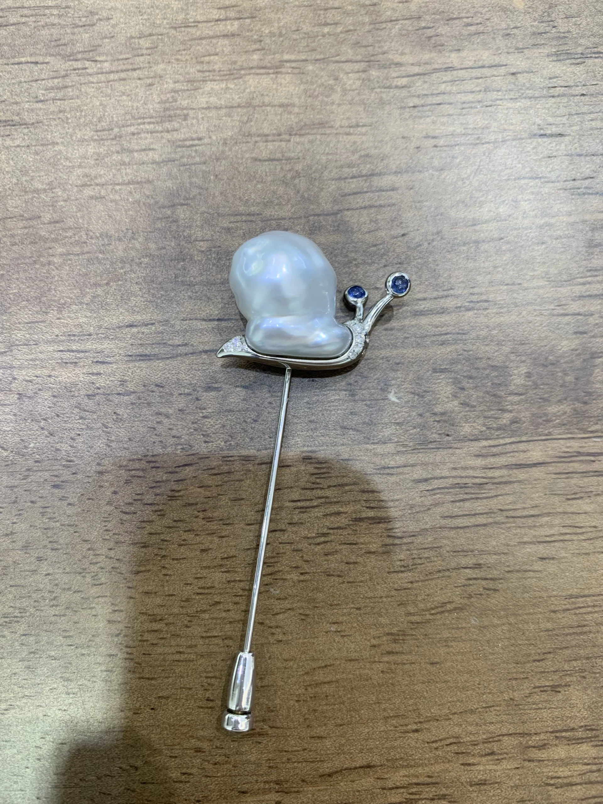 Men jewelry brooch high quality original design natural sea water pearl snail brooch 18K white gold with real diamond sapphire
Men jewelry brooch high quality original design natural sea water pearl snail brooch 18K white gold with real diamond sapphire