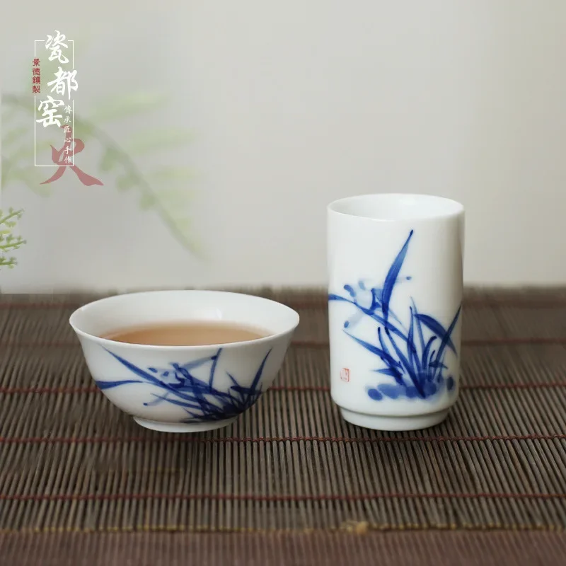 Jingdezhen hand-painted small teacup ceramics Qingbai porcelain master cup smelling cup 2 pieces set of single cup of household
Jingdezhen hand-painted small teacup ceramics Qingbai porcelain master cup smelling cup 2 pieces set of single cup of household