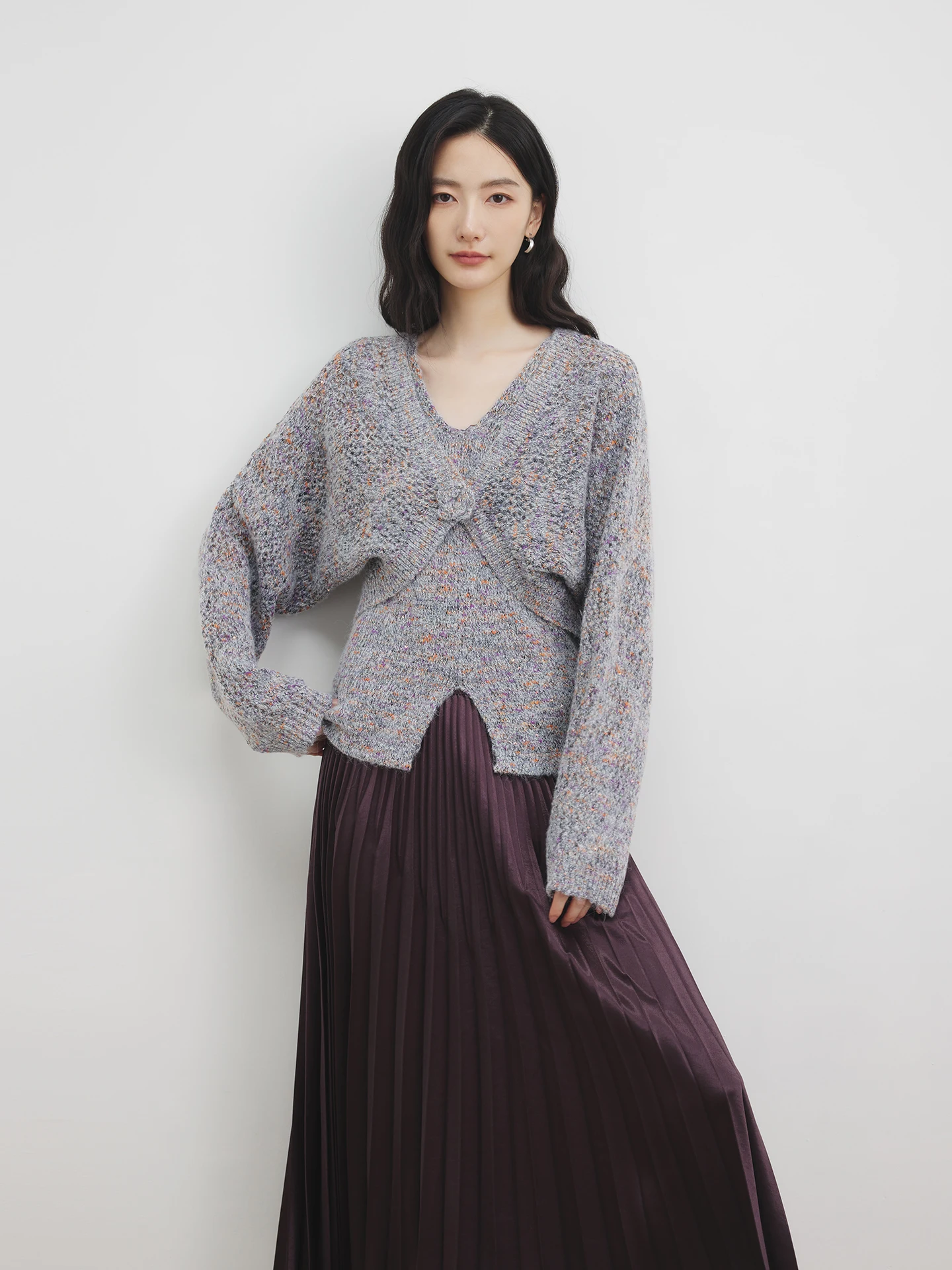 Комплект из двух предметов: вязаный кардиган Annata Purple Lazy Shoulder и свитер с V-образным вырезом из мягкого хлопка с цветочным принтом
Комплект из двух предметов: вязаный кардиган Annata Purple Lazy Shoulder и свитер с V-образным вырезом из мягкого хлопка с цветочным принтом