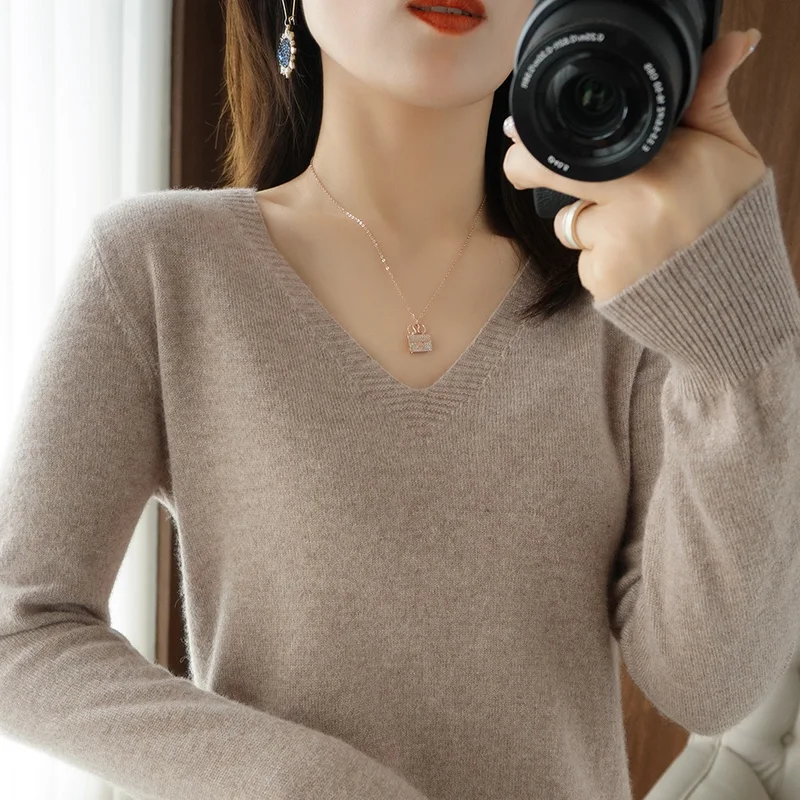 Autumn And Winter New Cashmere Sweater Women's V-neck Pullover Fashion Long Sleeved Knitwear Solid Color Sweater Korean Version
Autumn And Winter New Cashmere Sweater Women's V-neck Pullover Fashion Long Sleeved Knitwear Solid Color Sweater Korean Version