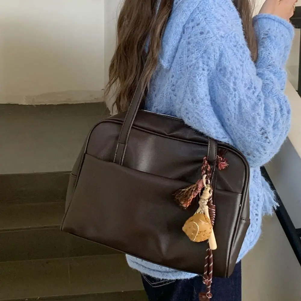 Модная сумка для боулинга во французском стиле, элегантная большая вместительная сумка через плечо в стиле бостон, повседневные женские сумки из искусственной кожи для девочек
Модная сумка для боулинга во французском стиле, элегантная большая вместительная сумка через плечо в стиле бостон, повседневные женские сумки из искусственной кожи для девочек