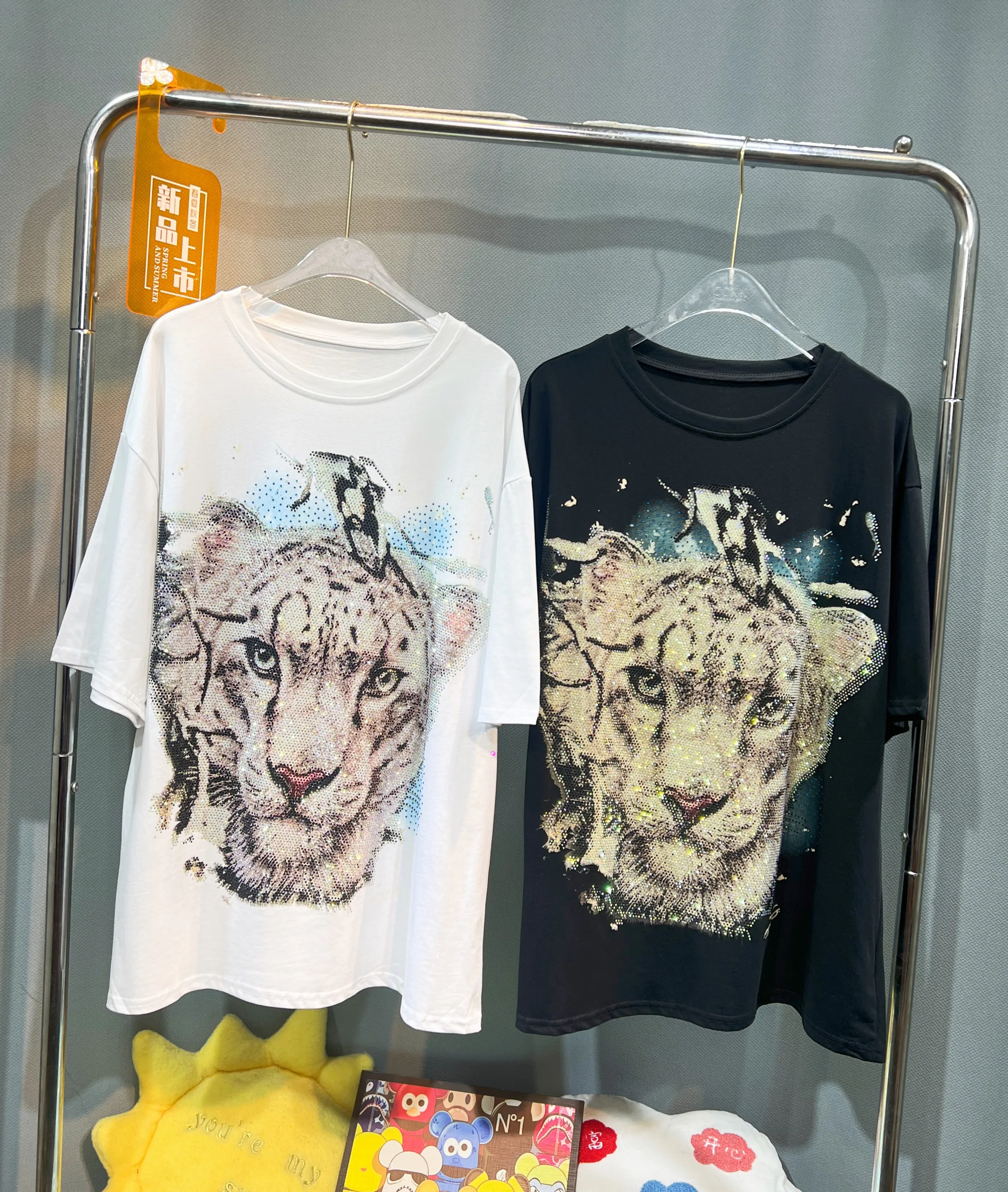 Oversized European tiger Rhinestone loose mid-length round-neck top women's short-sleeved T-shirt
Oversized European tiger Rhinestone loose mid-length round-neck top women's short-sleeved T-shirt