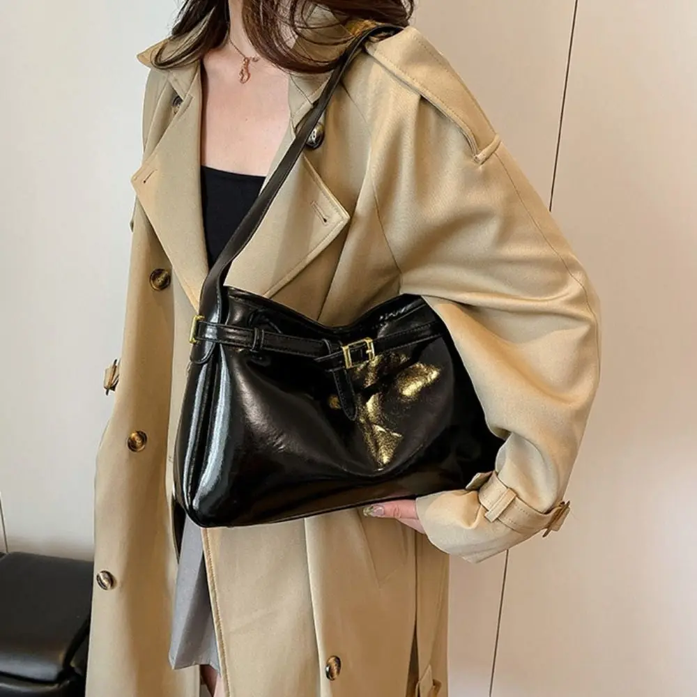 Korean Style Retro PU Tote Bag Solid Color PU Leather Large Capacity Handbag Bohemian Style Ethnic Style Underarm Packs Travel
Korean Style Retro PU Tote Bag Solid Color PU Leather Large Capacity Handbag Bohemian Style Ethnic Style Underarm Packs Travel