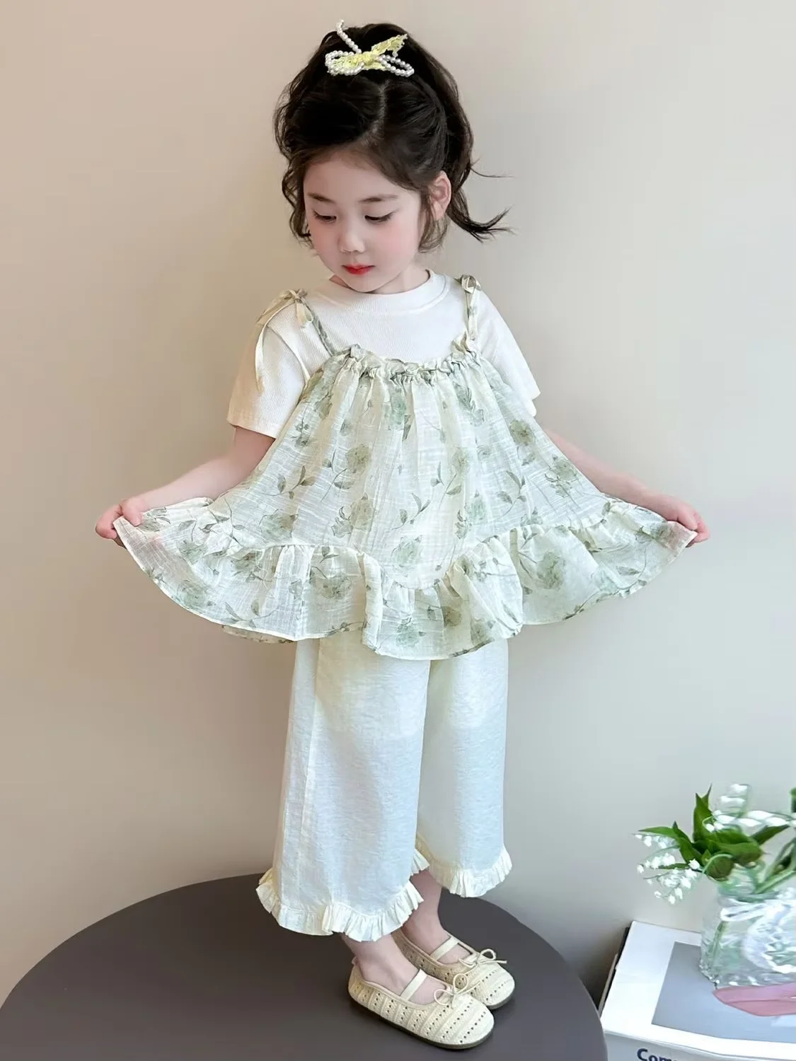 Girls Summer Outfit Fashion New Children's Cotton Short Sleeve T-shirt + Wide Leg Pants + Floral Strap 3-piece Set Kids Outfits
Girls Summer Outfit Fashion New Children's Cotton Short Sleeve T-shirt + Wide Leg Pants + Floral Strap 3-piece Set Kids Outfits