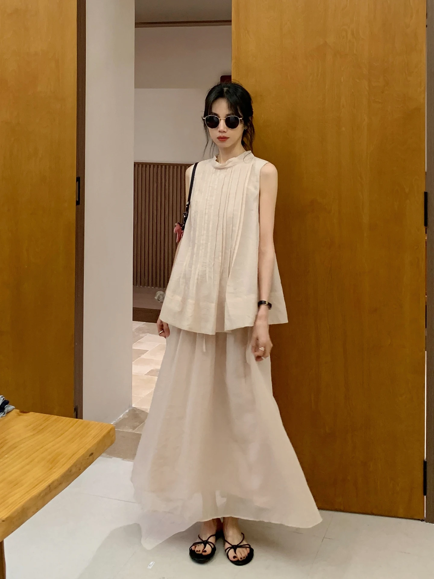 Korean Style Women's Summer Silk Half Skirt Set Gentle Wind Top Bottom Two Piece Set New 2026 Fashion Ensemble
Korean Style Women's Summer Silk Half Skirt Set Gentle Wind Top Bottom Two Piece Set New 2026 Fashion Ensemble