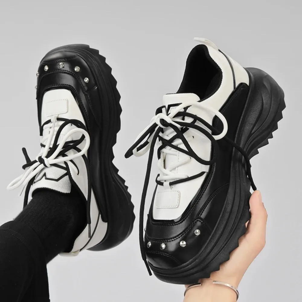 Мужские кроссовки на платформе, персонализированный металлический дизайн, обувь для скейтборда, мужская спортивная обувь для бега, высококачественные уличные кроссовки на шнуровке
Мужские кроссовки на платформе, персонализированный металлический дизайн, обувь для скейтборда, мужская спортивная обувь для бега, высококачественные уличные кроссовки на шнуровке