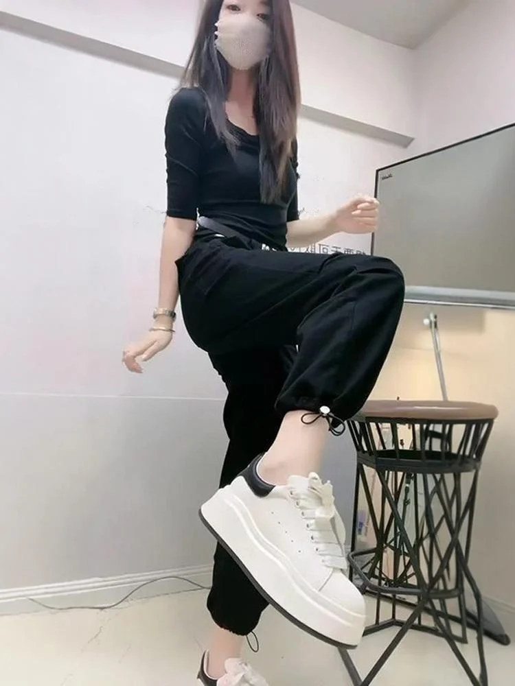 Trendy Workwear Style Loose Fit Casual Women's Jeans High Waist Nine Points Button Closure Regular Thickness Pure Color
Trendy Workwear Style Loose Fit Casual Women's Jeans High Waist Nine Points Button Closure Regular Thickness Pure Color