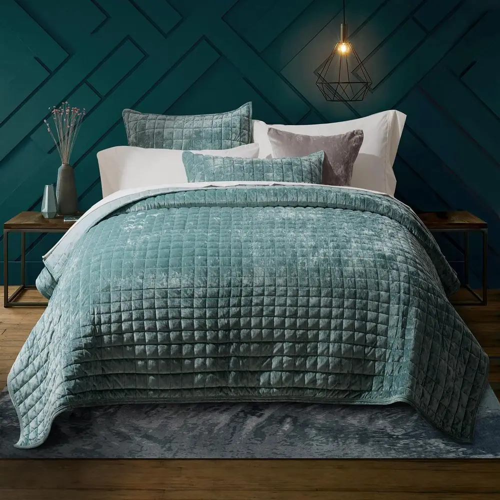 Aqua Green King Size Velvet Quilt Set with Oversized Coverlet and 2 Pillow Shams for All Seasons
Aqua Green King Size Velvet Quilt Set with Oversized Coverlet and 2 Pillow Shams for All Seasons