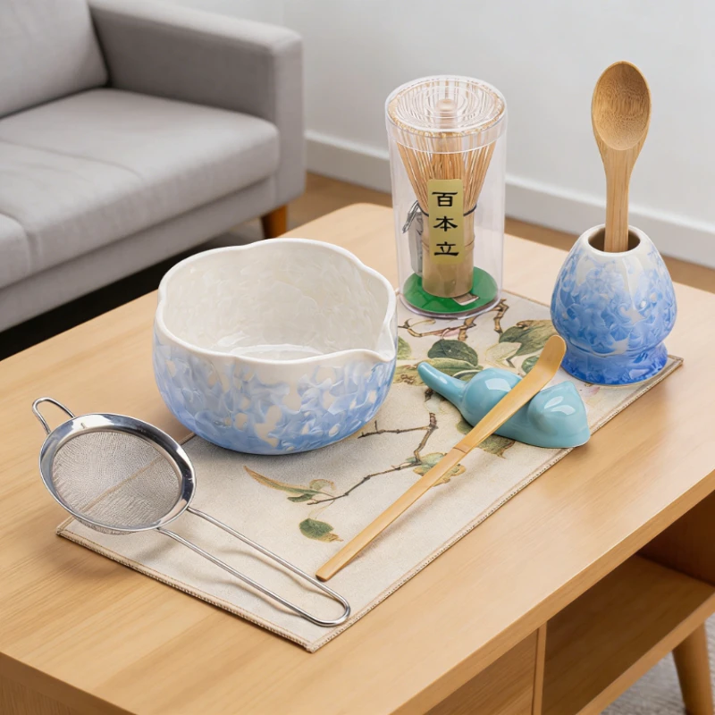 Изысканный набор аксессуаров для чайной церемонии: керамическая чаша чаван с кристаллической глазурью и узором «Ледяной цветок», держатель для венчика для матча
Изысканный набор аксессуаров для чайной церемонии: керамическая чаша чаван с кристаллической глазурью и узором «Ледяной цветок», держатель для венчика для матча