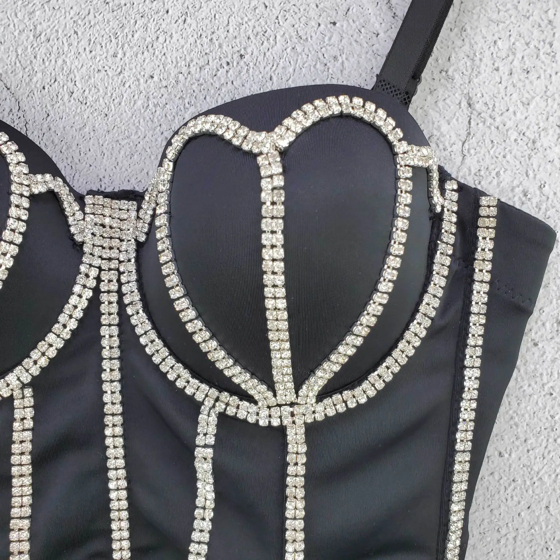 A Diamond Barcode Chain Small Vest Strap Elegant Solid Color Slimming Outerwear Strapless Top For Women
A Diamond Barcode Chain Small Vest Strap Elegant Solid Color Slimming Outerwear Strapless Top For Women