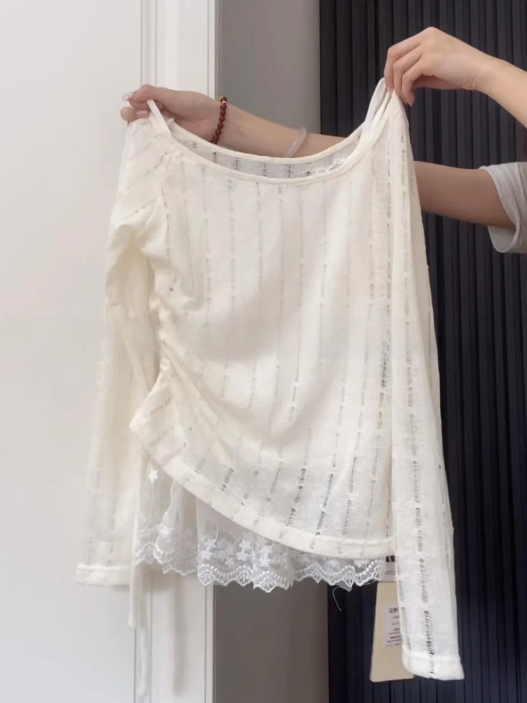 Women's Summer Long Sleeve Sun Protection Shirt Shoulder Bared Slant Design Slimming Pure Desire Style Unique Beautiful Top
Women's Summer Long Sleeve Sun Protection Shirt Shoulder Bared Slant Design Slimming Pure Desire Style Unique Beautiful Top