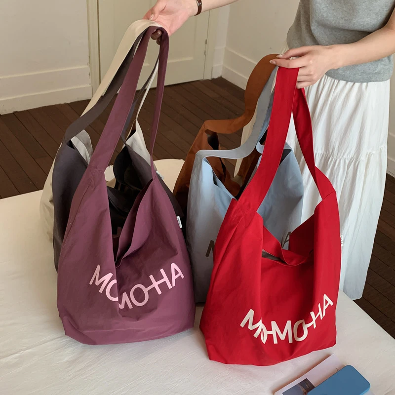 2026 New Korean Style Letter Tote Bag Large Capacity Fashion Minimalist Commuter Bag Versatile Student Shoulder Bag Trendy
2026 New Korean Style Letter Tote Bag Large Capacity Fashion Minimalist Commuter Bag Versatile Student Shoulder Bag Trendy