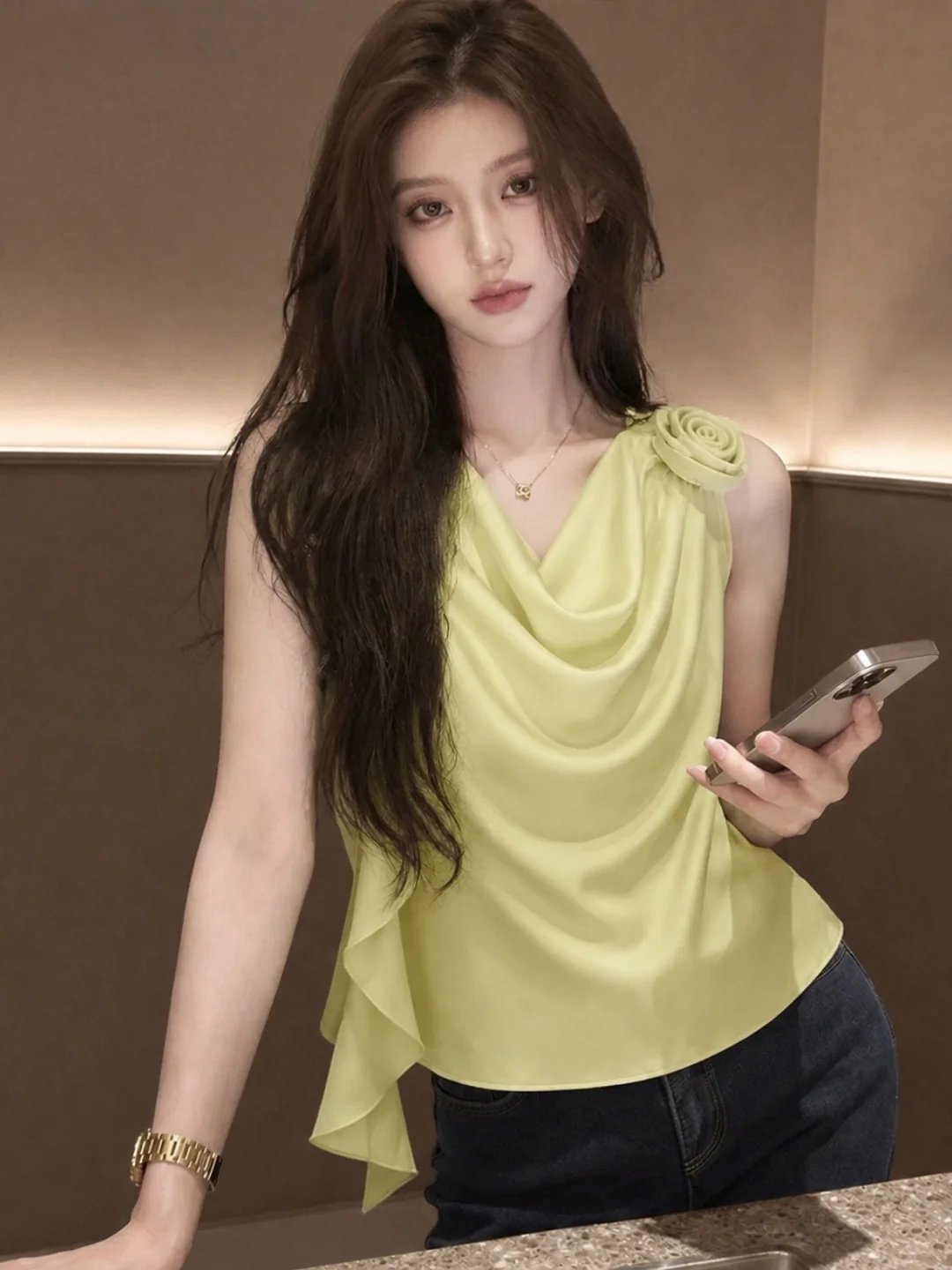 Summer New Gentle Wind 3D Flower Sleeveless Vest Women's Casual Versatile Top Korean Style Straight Cut Simple Design Silk Ma...
Summer New Gentle Wind 3D Flower Sleeveless Vest Women's Casual Versatile Top Korean Style Straight Cut Simple Design Silk Ma...