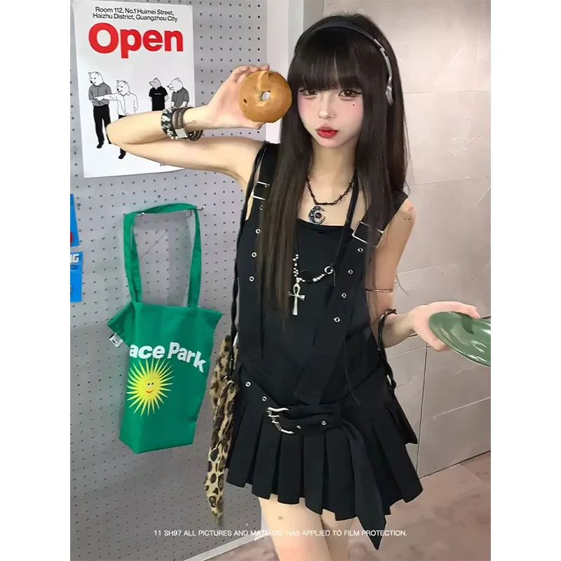 Y2K Black Mini Dress Women Streetwear Belt Patchwork Strap Pleated Dresses Summer Harajuku Gothic Sleeveless Design Vestidos New
Y2K Black Mini Dress Women Streetwear Belt Patchwork Strap Pleated Dresses Summer Harajuku Gothic Sleeveless Design Vestidos New