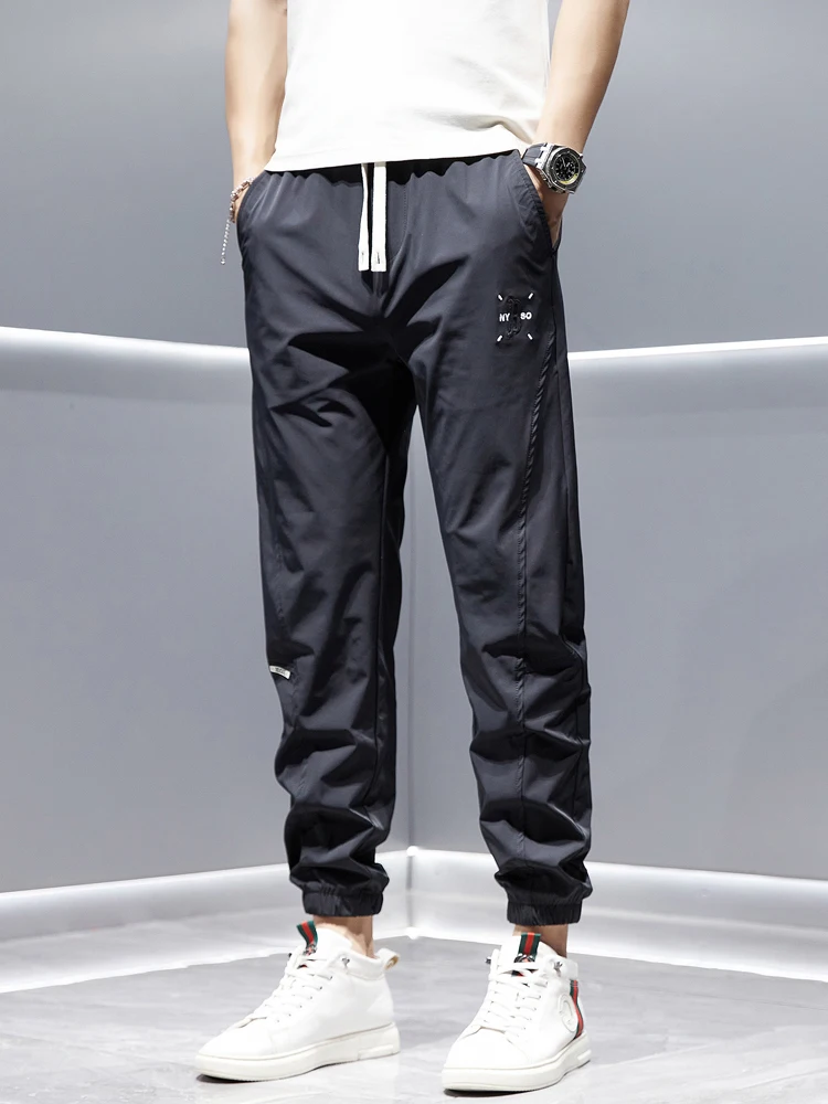 Летние мужские спортивные брюки Slim Fit: модные, быстросохнущие, повседневные, из ледяного шелка, тонкие, с завязками, длинные
Летние мужские спортивные брюки Slim Fit: модные, быстросохнущие, повседневные, из ледяного шелка, тонкие, с завязками, длинные