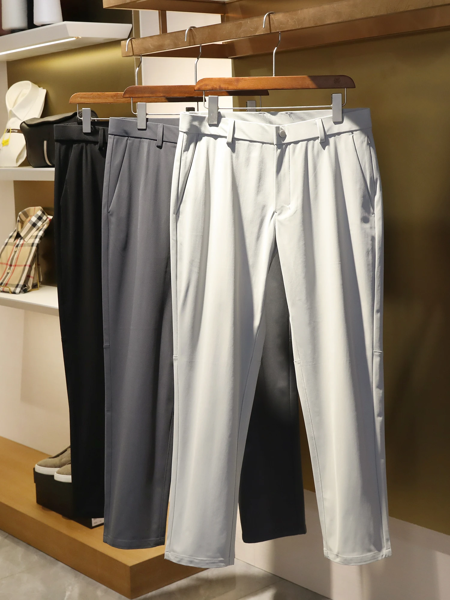 City traveler 2025 spring and summer new men's business casual cool trousers high elastic breathable trousers
City traveler 2025 spring and summer new men's business casual cool trousers high elastic breathable trousers