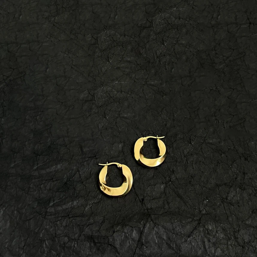 Minimalist Fashion Twisted Mobius Loop Design Hoop Earrings Vintage Polished Gold Silver Plated Jewelry for Woman Gift Party
Minimalist Fashion Twisted Mobius Loop Design Hoop Earrings Vintage Polished Gold Silver Plated Jewelry for Woman Gift Party