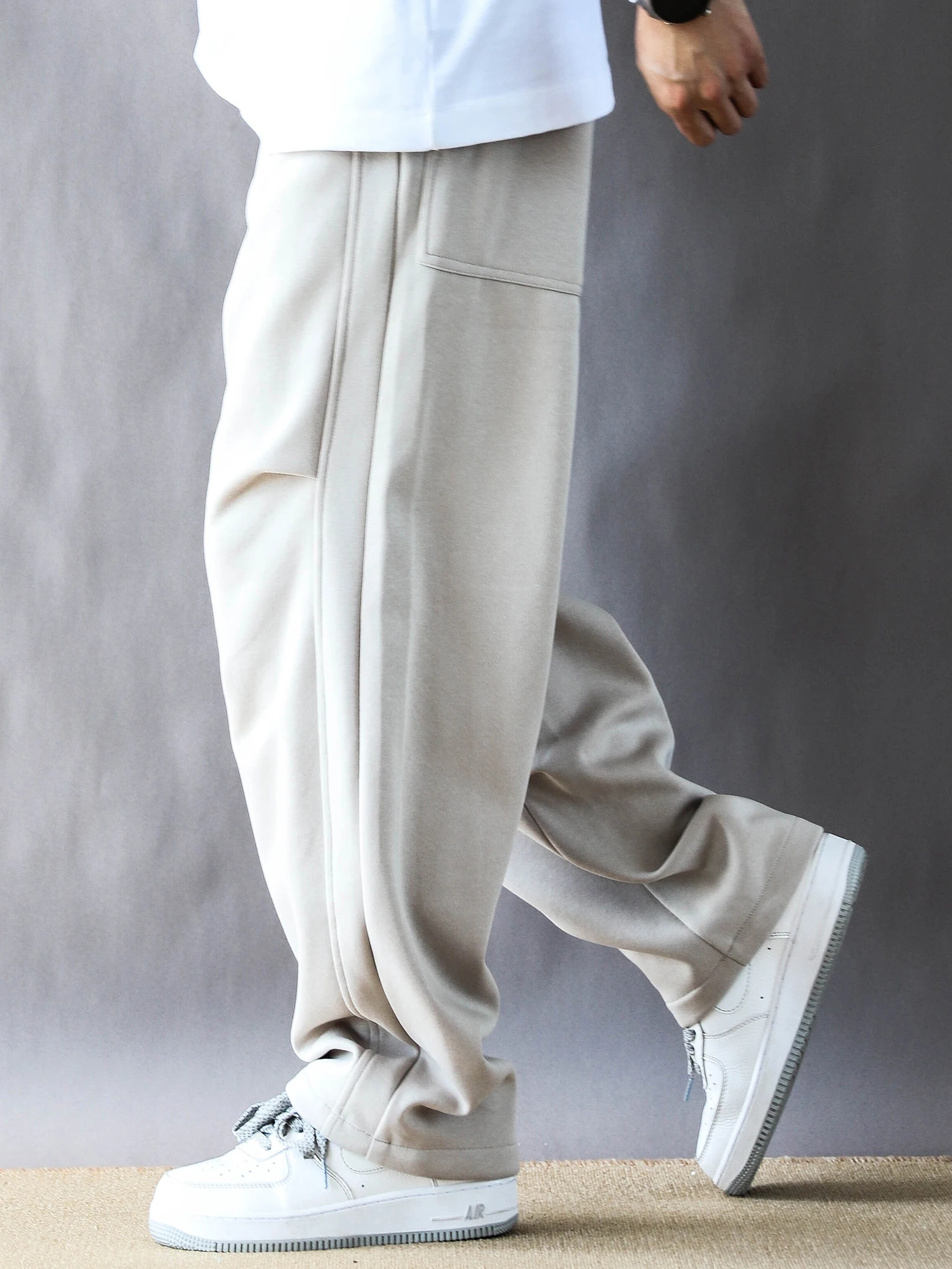 Мужские спортивные брюки свободного кроя с прямыми штанинами, повседневные брюки для весны и осени, в американском уличном стиле, цвета хаки, молодежная мода
Мужские спортивные брюки свободного кроя с прямыми штанинами, повседневные брюки для весны и осени, в американском уличном стиле, цвета хаки, молодежная мода