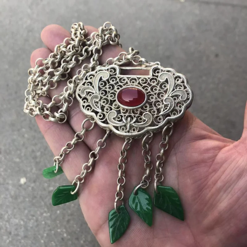 Тибетский белый медный посеребренный драгоценный камень, свитер-цепочка, кулон, ювелирные изделия
Тибетский белый медный посеребренный драгоценный камень, свитер-цепочка, кулон, ювелирные изделия