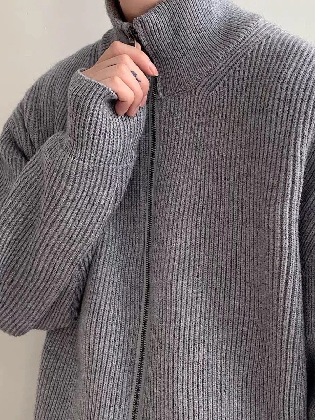 plus Size Men's Zipper Cardigan Sweater Loose High Collar Knitwear Autumn Winter Thickened Youth Casual Fashion Color
plus Size Men's Zipper Cardigan Sweater Loose High Collar Knitwear Autumn Winter Thickened Youth Casual Fashion Color