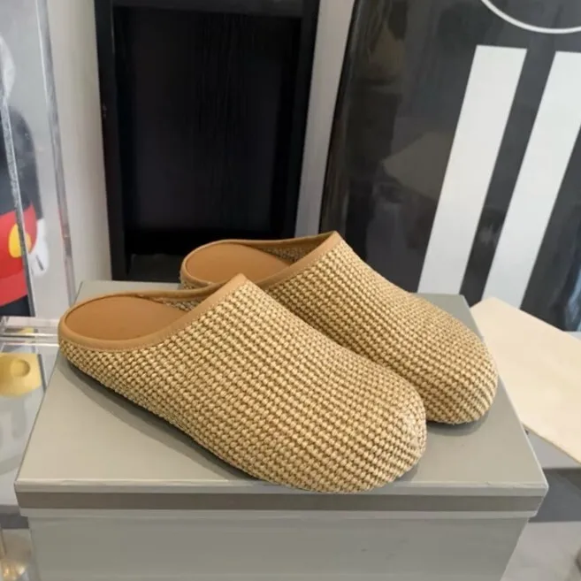 Designer Brand Cane Weave Women Flat Slippers Concise Half Slippers Spring Summer Out Walking Causal Mules Women Flat mujer
Designer Brand Cane Weave Women Flat Slippers Concise Half Slippers Spring Summer Out Walking Causal Mules Women Flat mujer