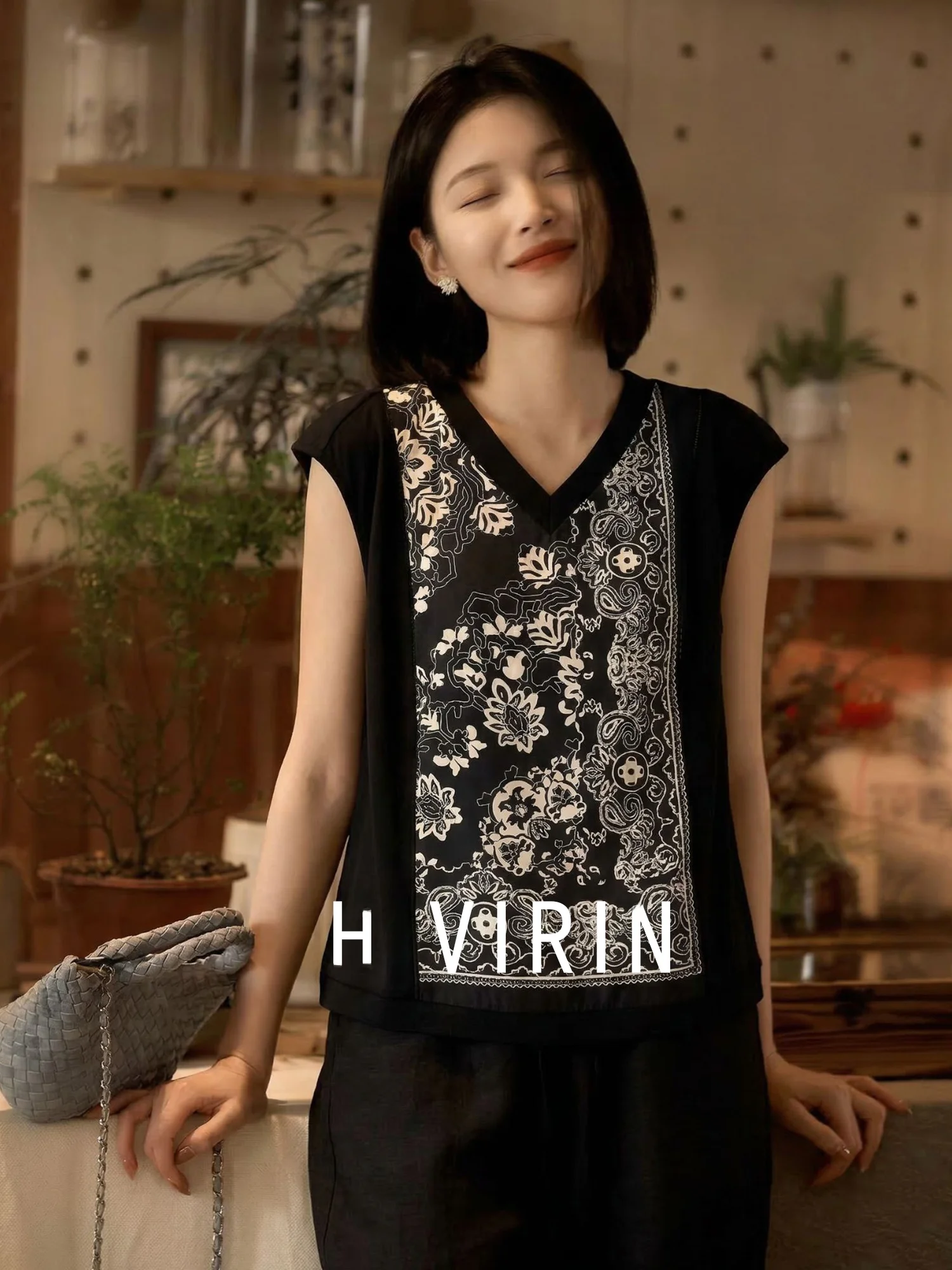 Summer Casual Loose Women's Cotton Linen V-neck Sleeveless T-shirt Breathable Slimming Print Top Comfortable Skin-friendly
Summer Casual Loose Women's Cotton Linen V-neck Sleeveless T-shirt Breathable Slimming Print Top Comfortable Skin-friendly