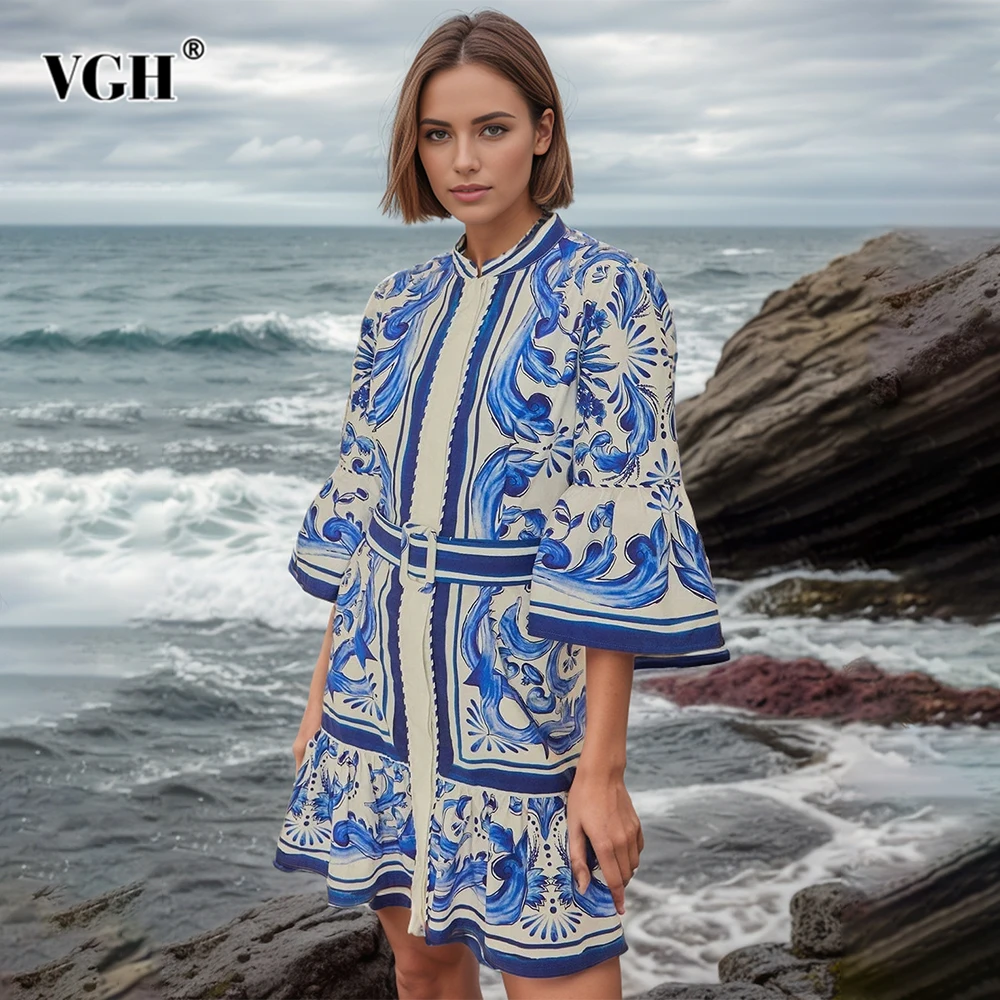 VGH Casual Prinitng Mini Dresses For Women Stand Collar Flare Sleeve High Waist Spliced Belt Minimalist Loose Dress Female New
VGH Casual Prinitng Mini Dresses For Women Stand Collar Flare Sleeve High Waist Spliced Belt Minimalist Loose Dress Female New