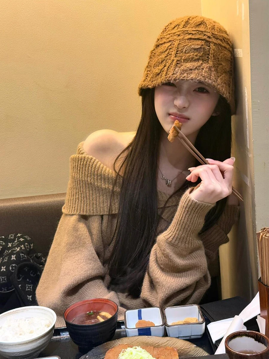 Ретро-свитер в корейском стиле с открытыми плечами для женщин, осенне-зимний, сексуальный, в стиле «Spicy Girl», с перекрестным V-образным вырезом, вязаный топ, повседневный, для работы...
Ретро-свитер в корейском стиле с открытыми плечами для женщин, осенне-зимний, сексуальный, в стиле «Spicy Girl», с перекрестным V-образным вырезом, вязаный топ, повседневный, для работы...