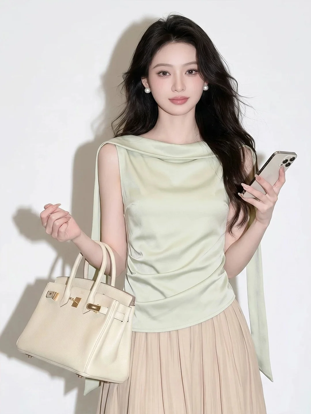 Fashionable Versatile Casual Sleeveless Vest Elegant Gentle Summer 2026 Commute Top High-End Sensation All-Season Wear
Fashionable Versatile Casual Sleeveless Vest Elegant Gentle Summer 2026 Commute Top High-End Sensation All-Season Wear