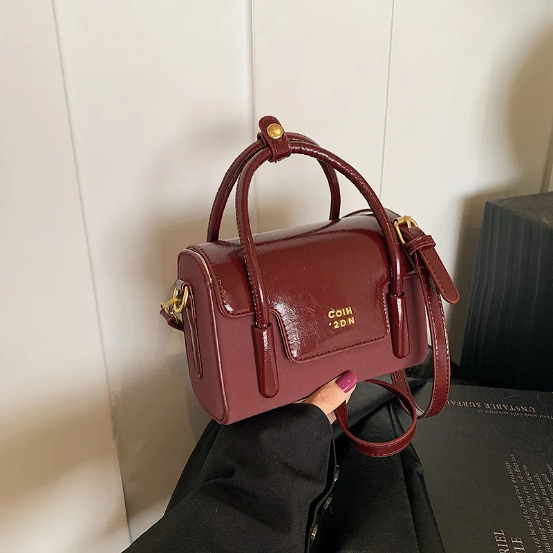 High Quality South Wind Chio2nd Retro Splicing Frosted Handbag Versatile Small Square Bag Korean Style Cross Border Handbag
High Quality South Wind Chio2nd Retro Splicing Frosted Handbag Versatile Small Square Bag Korean Style Cross Border Handbag