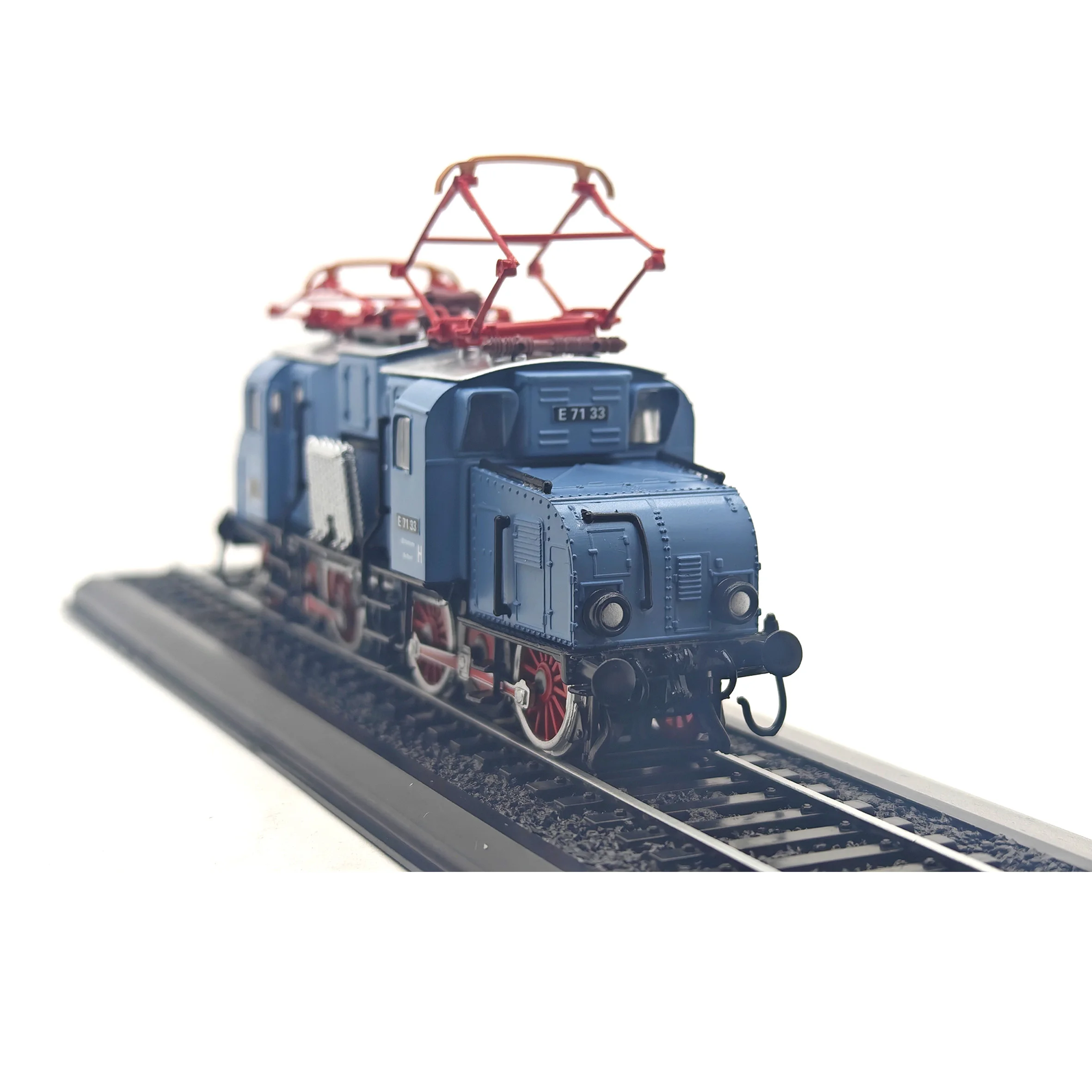 Spot 1: 87 E 71 33 (1921) train model static finished model (out of print)
Spot 1: 87 E 71 33 (1921) train model static finished model (out of print)