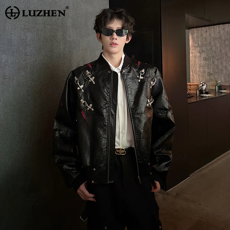LUZHEN 2026 Winter Fashion Metal Buckle Decorate Patchwork Design Stand Neck Leather Jacket Men's Handsome Casual Clothes JY5788
LUZHEN 2026 Winter Fashion Metal Buckle Decorate Patchwork Design Stand Neck Leather Jacket Men's Handsome Casual Clothes JY5788