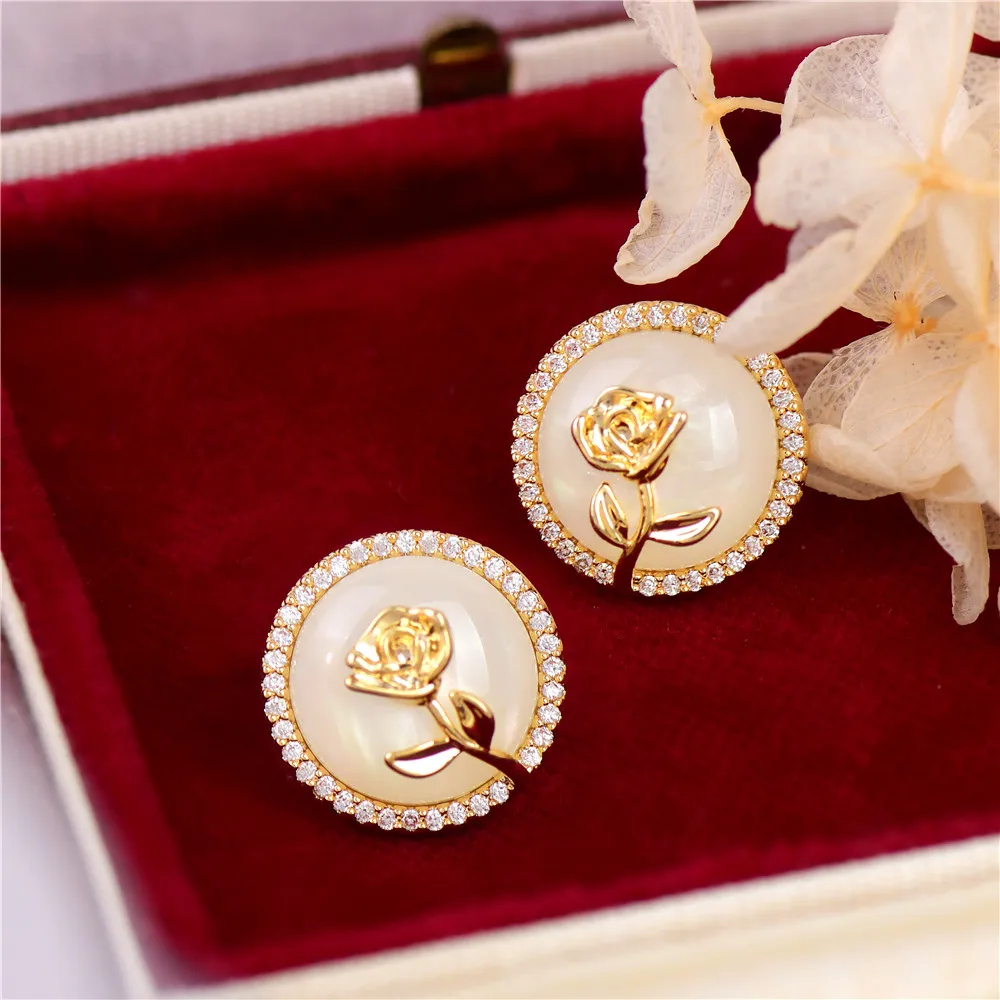 2023 New French Luxury Rose Cubic Fine Zircon Round Vintage Elegant Elegant Elegant Girl Earrings Women's Banquet Party Jewelry
2023 New French Luxury Rose Cubic Fine Zircon Round Vintage Elegant Elegant Elegant Girl Earrings Women's Banquet Party Jewelry