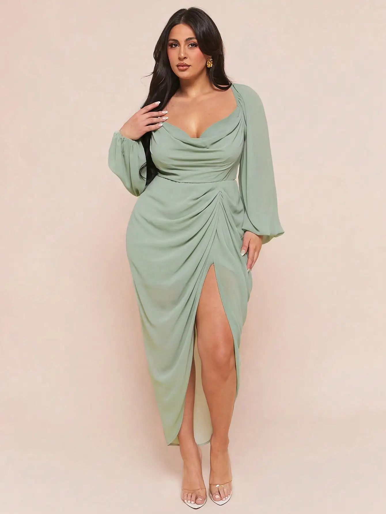 Женское элегантное платье миди больших размеров цвета гороховой зелени с длинными рукавами, драпированным вырезом, сборками и разрезом
Женское элегантное платье миди больших размеров цвета гороховой зелени с длинными рукавами, драпированным вырезом, сборками и разрезом