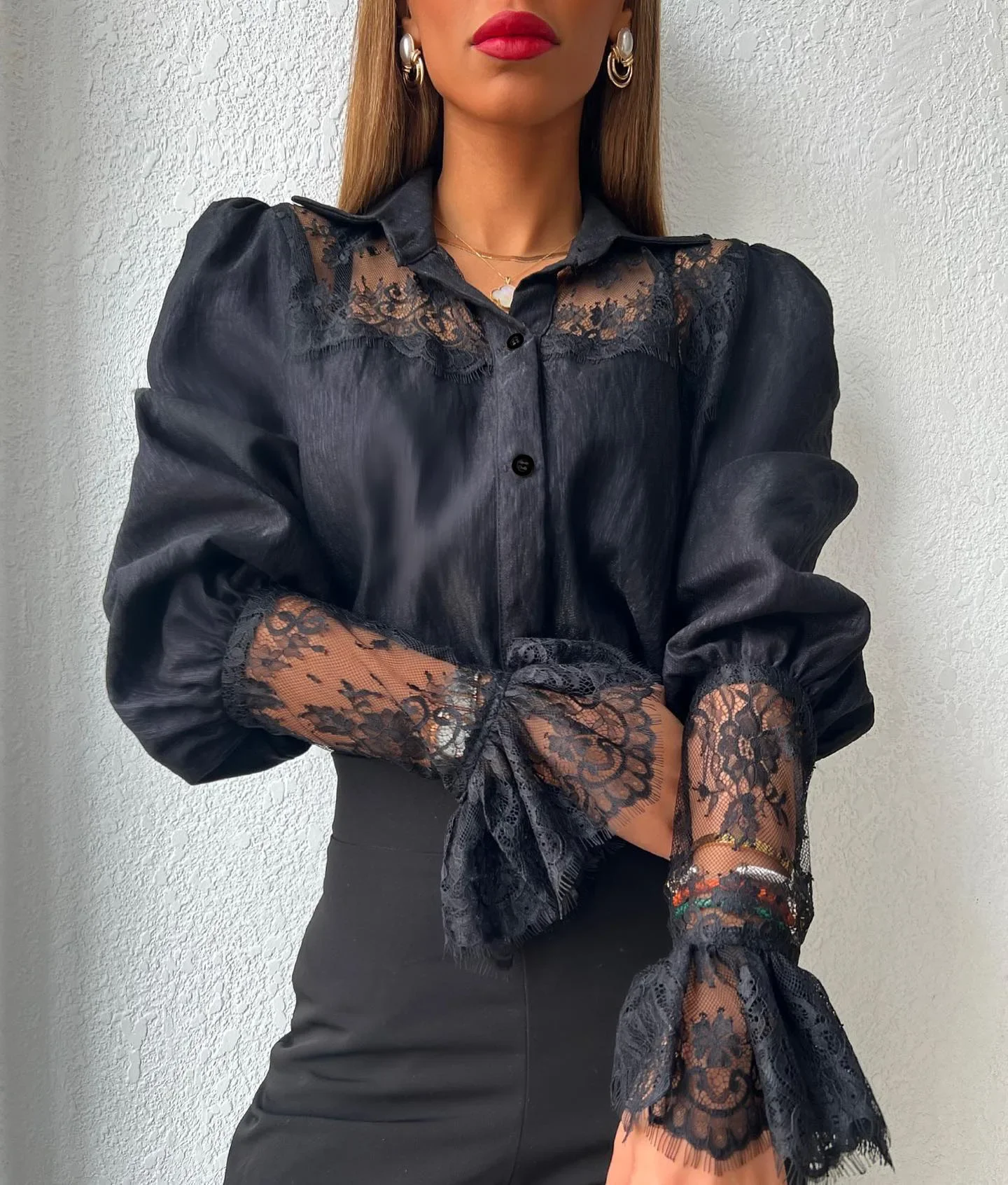Chic Lace Patchwork Lapel Shirt Women's Single Breasted Lantern Sleeved Blouses 2026 New Commute Daily Commuting Female Tops
Chic Lace Patchwork Lapel Shirt Women's Single Breasted Lantern Sleeved Blouses 2026 New Commute Daily Commuting Female Tops