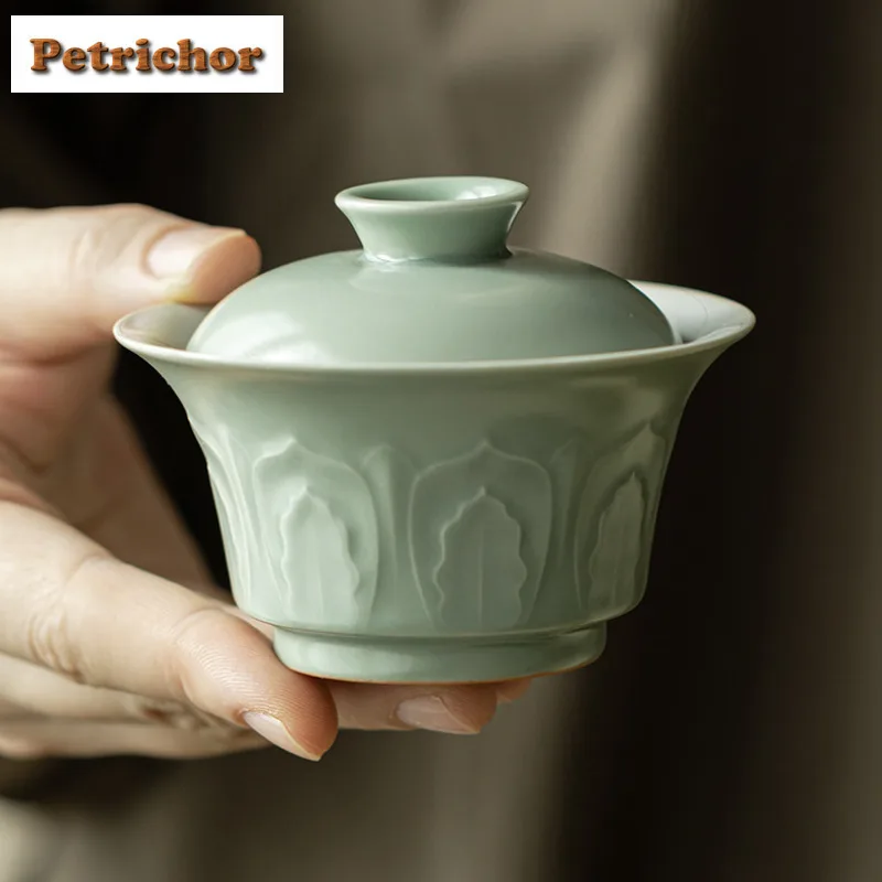 125ml Azure Glazed Relief Lotus Petal Gaiwan Handmade Tea Tureen Tea Bowl With Lid Kit Tea Maker Cover Bowl Cha Decoration Craft
125ml Azure Glazed Relief Lotus Petal Gaiwan Handmade Tea Tureen Tea Bowl With Lid Kit Tea Maker Cover Bowl Cha Decoration Craft
