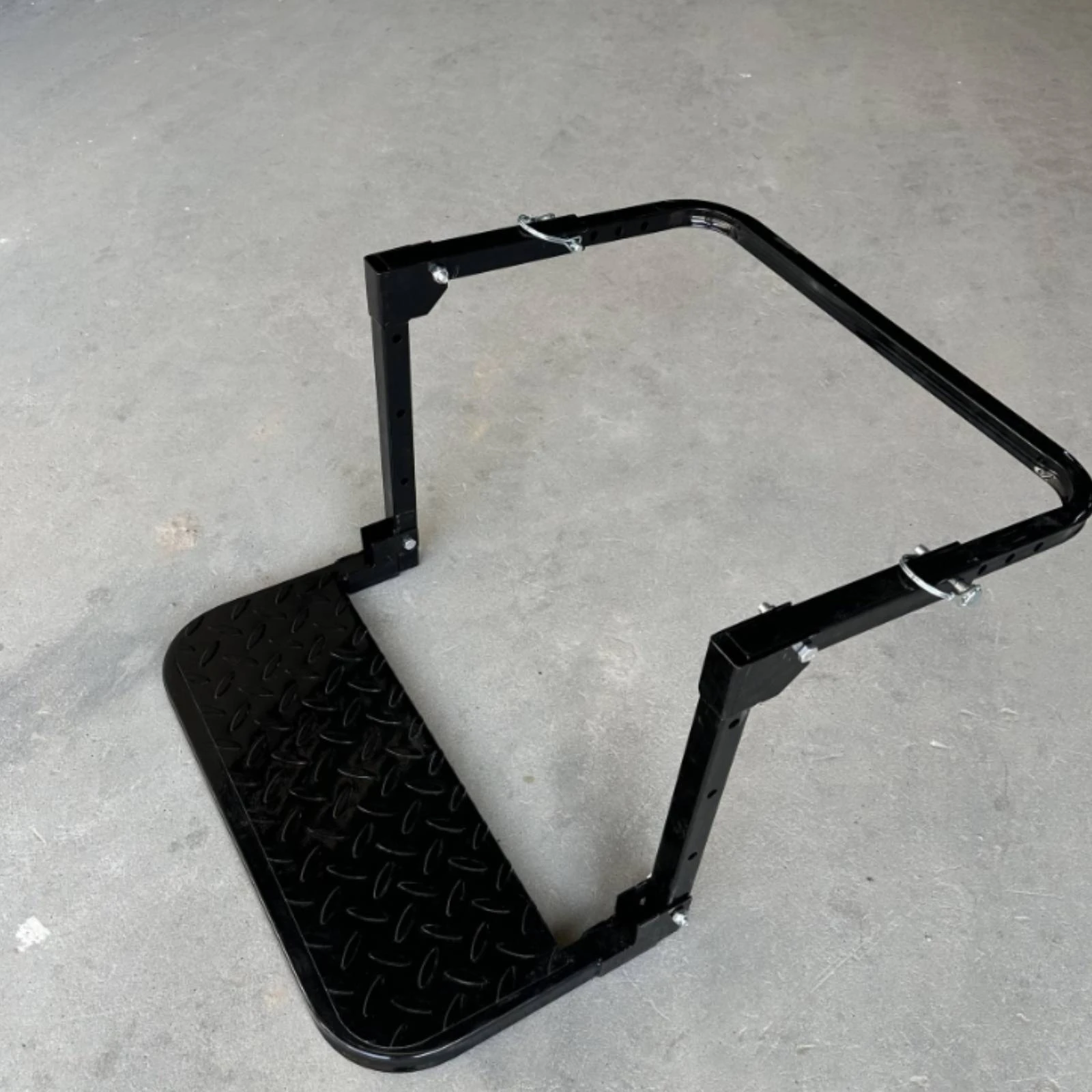 Folding Platform Step Hook-Type Mount Folding Vehicle Step Welded Support Arms Painted Finish
Folding Platform Step Hook-Type Mount Folding Vehicle Step Welded Support Arms Painted Finish
