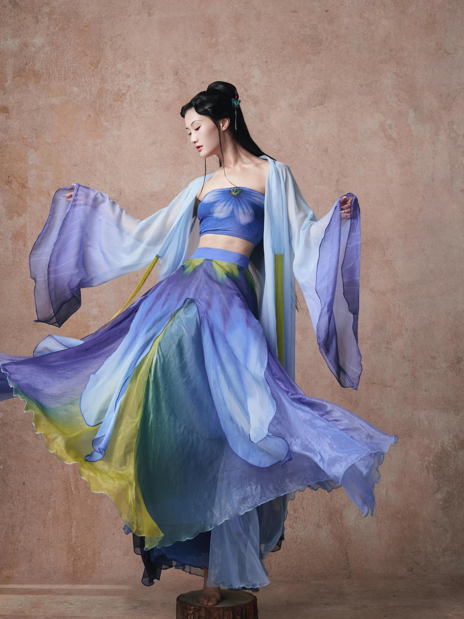 Оригинальный национальный костюм для выступлений National Sle Jazz adient Fairy Aosphere: Шелковая пышная юбка Blue Star WYZ Cover up
Оригинальный национальный костюм для выступлений National Sle Jazz adient Fairy Aosphere: Шелковая пышная юбка Blue Star WYZ Cover up