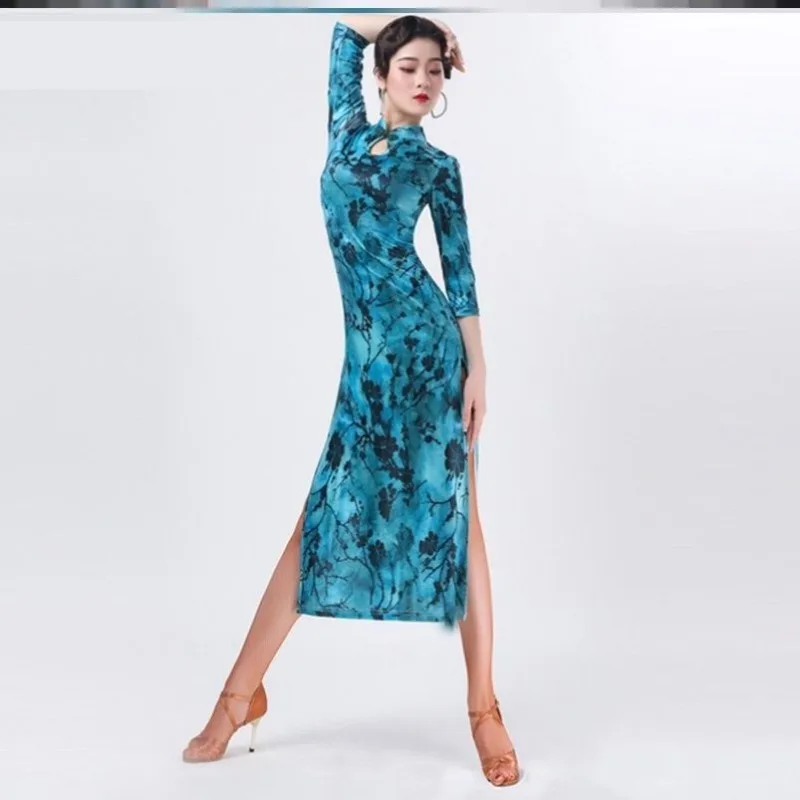 Эластичное платье-ципао для танцев в китайском стиле, классическое, для латиноамериканских танцев, новый фасон, для танцевальных выступлений
Эластичное платье-ципао для танцев в китайском стиле, классическое, для латиноамериканских танцев, новый фасон, для танцевальных выступлений