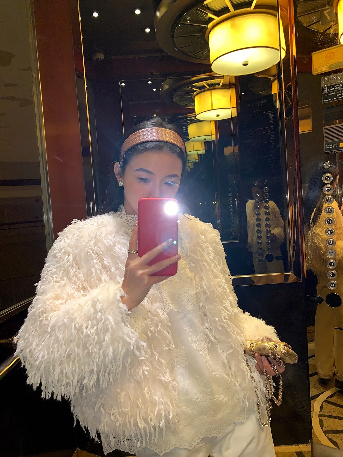 White Eco-Friendly Faux Feather Warm ort Outerwear for Women Casual Loose Fit Polyester Fiber Long Sve Pure Color
White Eco-Friendly Faux Feather Warm ort Outerwear for Women Casual Loose Fit Polyester Fiber Long Sve Pure Color