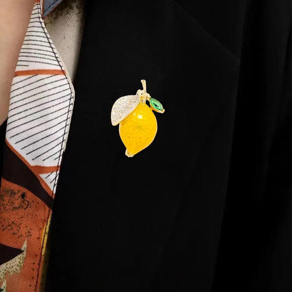 Women Brooch Sparkling Rhinestones Small Lemon Shape Alloy Fruit Pin Suits Coats Bags Scarves Badge Small Lemon Accessory
Women Brooch Sparkling Rhinestones Small Lemon Shape Alloy Fruit Pin Suits Coats Bags Scarves Badge Small Lemon Accessory